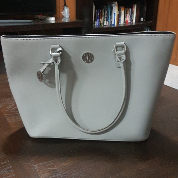 DKNY Bryant Large Tote Handbag - Picture 3 of 16